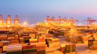 Экспорт Китая вырос на 2,5% в январе-апреле 2023 года, импорт снизился на 7,3%