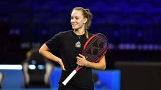 Елена Рыбакина победила Маркету Вондроушову на турнире WTA 1000 в Риме и вышла в четвертьфинал