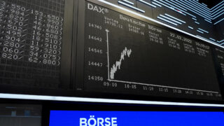 Фондовые индексы Европы падают после роста инфляции в еврозоне, акции Siemens растут