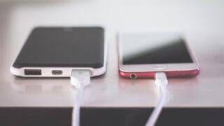 Как сохранить свой смартфон в рабочем состоянии: правила зарядки, которые нельзя нарушать