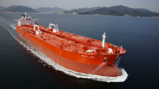 Корабли компании, перевозившей российскую нефть, лишили сертификата