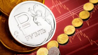 Курс рубля на Московской бирже снизился по отношению к доллару