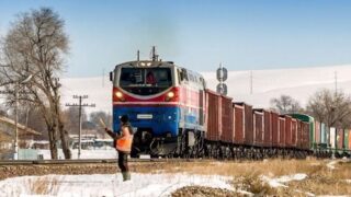 В Атырауской области грузовик столкнулся с поездом