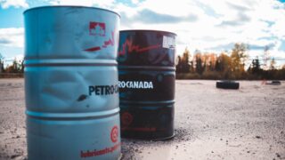 Мировые цены на нефть снижаются из-за ожиданий данных об инфляции в США