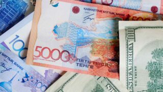 Доллар снова подорожал до 542 тенге — что происходит?