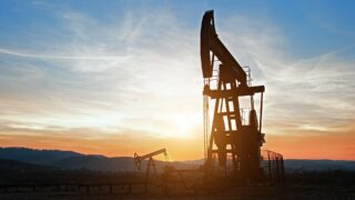 На фоне роста спроса на топливо в США, возросли цены на нефть