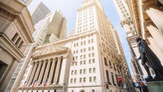 Неопределенность вокруг потолка госдолга выводит фьючерсы Уолл-стрит в минус