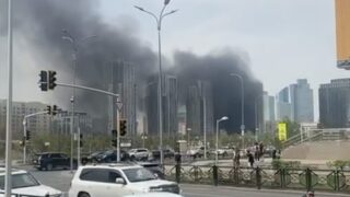 Обшивка строящегося жилого комплекса «Европа-сити» загорелась в Астане