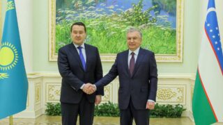 Премьер РК Алихан Смаилов встретился с президентом Узбекистана Шавкатом Мирзиёевым