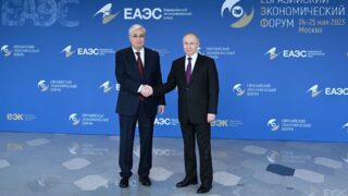 Президент РФ Путин встретил президента Токаева в Москве