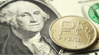 Рубль вырос к доллару и юаню на фоне торгов на Московской бирже