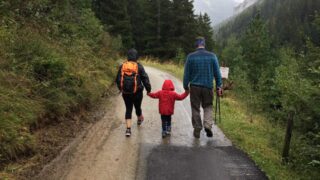 С ослаблением пандемии всё меньше казахстанцев проводят много времени с детьми