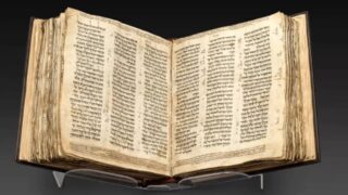 Самая старая и полная Библия на иврите была продана на аукционе за 38 млн долларов