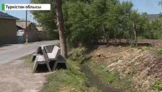 Содержимое школьного туалета попадало в арык, откуда жители Туркестанской области пили воду
