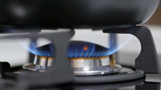 Стоимость фьючерсов на газ в Европе снизилась на 0,4% до $330,4 за тысячу кубометров