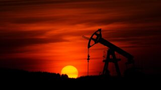 Страны G7 продолжат ограничивать цену на российскую нефть