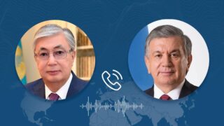 Токаев провел телефонный разговор с Мирзиёевым после референдума в Узбекистане