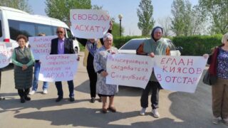 В Астане родные и друзья СЭСовца, попавшего под следствие, провели митинг