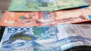 Курс доллара подорожал почти на 2 тенге на дневных торгах KASE 19 июня