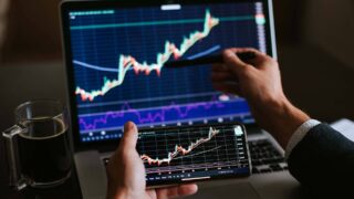 В Казахстане планируют ограничить возможность инвестиций из пенсионных активов на 10% от их стоимости