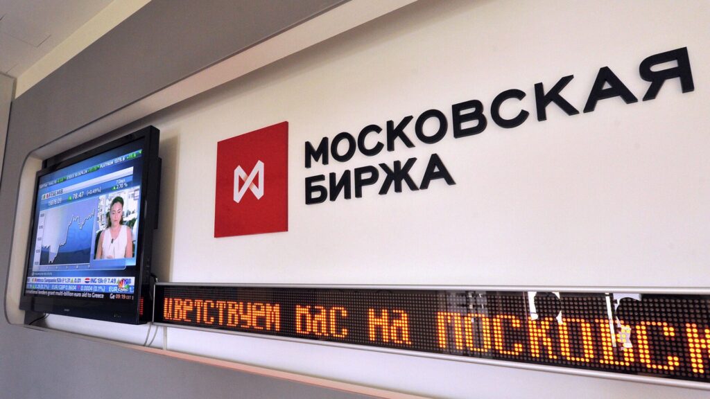 В понедельник на российском рынке акций торговля началась с заметного роста