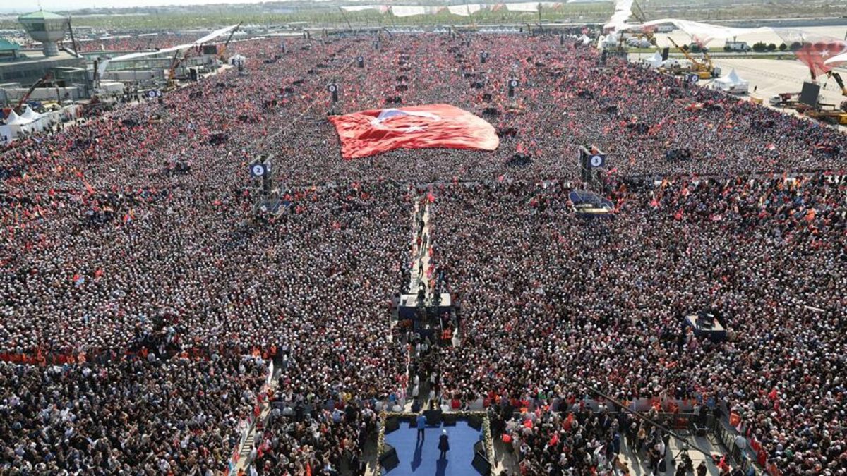Фото: © T.C. Cumhurbaşkanlığı Kurumsal İnternet Sayfası. Инвесторы делают ставку на победу оппозиции в Турции. В Стамбуле в преддверии президентских выборов в Турции прошли массовые предвыборные митинги. Важные экономические новости на 10 мая 2023 года.