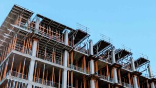 Жители Усть-Каменогорска подали в суд на строительную компанию ТОО «Дейнека»