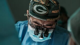 Алихан Смаилов поздравил медиков с профессиональным праздником