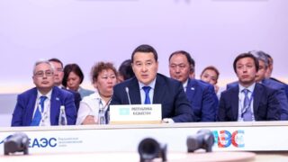 Алихан Смаилов заверил, что ЕАЭС должен развиваться в экономическом направлении