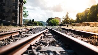 Автомобиль столкнулся с поездом в Мангистауской области