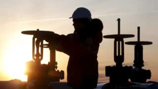 Цены на нефть Brent и WTI снизились после недельного роста
