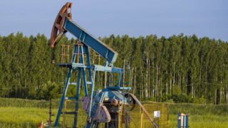 Цены на нефть растут из-за данных из Китая и новостей из США