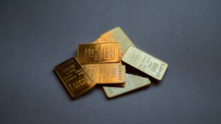 Цены на золото растут после слабых макроэкономических данных США