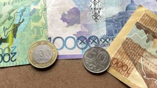 В 11:00 30 июня 2023 года курс доллара на KASE составлял около 453,35 тенге