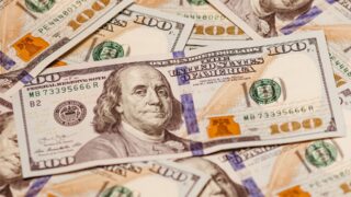 Доллар укрепляется после заседания ФРС США