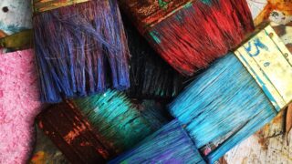 Фасады домов в Усть-Каменогорске получают обновление