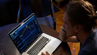 Фондовые индексы АТР снижаются: оценка перспектив восстановления мировой экономики