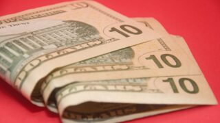 Курс доллара к евро снижается из-за выступления председателя ФРС США