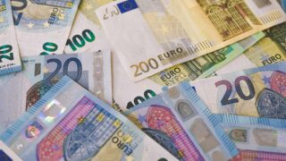 Курс евро повышается в связи с превышением прогнозов замедления инфляции в еврозоне