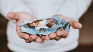 Курс евро растет по отношению к доллару после снижения на прошлой неделе