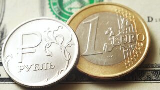 Курс рубля сегодня упал до 97 за один доллар