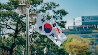 МИД РК: Сбежавших из аэропорта в Южной Корее казахстанцев ждут большие сроки