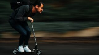 МВД РК планирует ограничивать скорость движения самокатов через каршеринговые компании