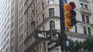 На новостях о потолке госдолга индексы США растут