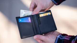 Правила начисления должностного оклада госслужащих утверждены в соответствии со стажем работы