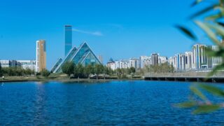 Пьяный астанчанин кинулся в реку Есиль с пешеходного моста