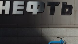 Слабость рубля тесно связана с падением цен на нефть