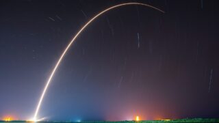 SpaceX вывела в космос 22 мини-спутника Starlink на борту ракеты Falcon 9
