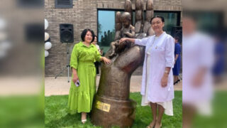 В Алматы появилась скульптура «Аңсаған сәби»