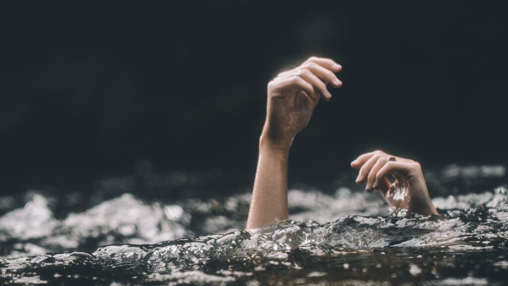 В Карагандинской области утонула купавшаяся с одноклассниками 15-летняя школьница